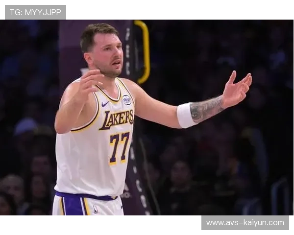 斯玛特暗批东契奇抱怨裁判：应及时回防而非纠缠判罚